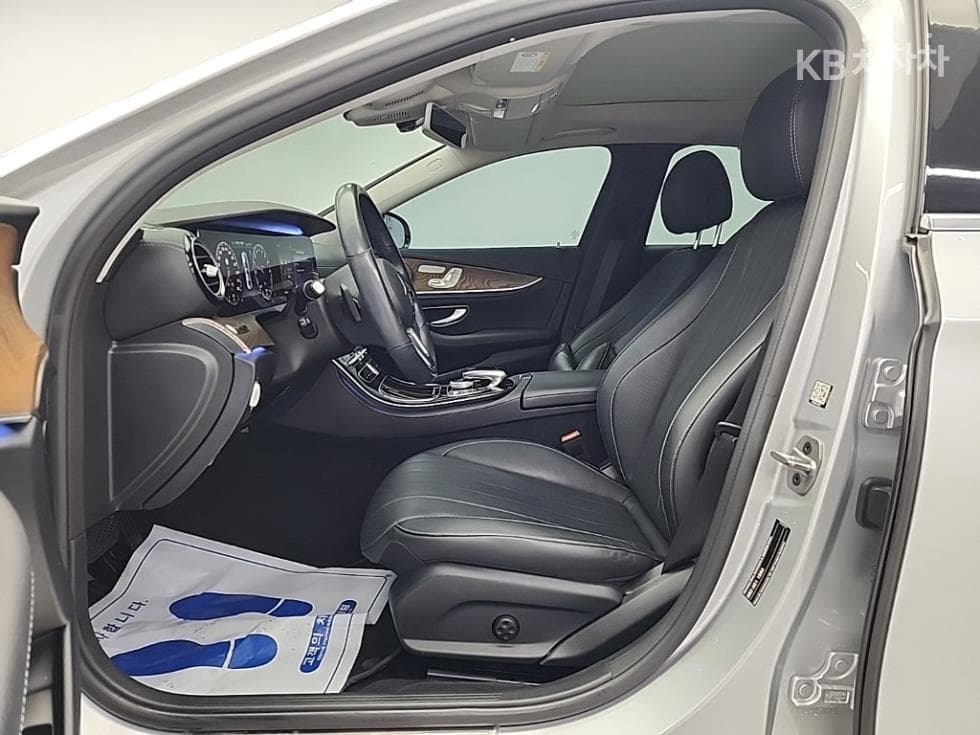 Mercedes-Benz E-Клас (W213)E300e Exclusive - 11