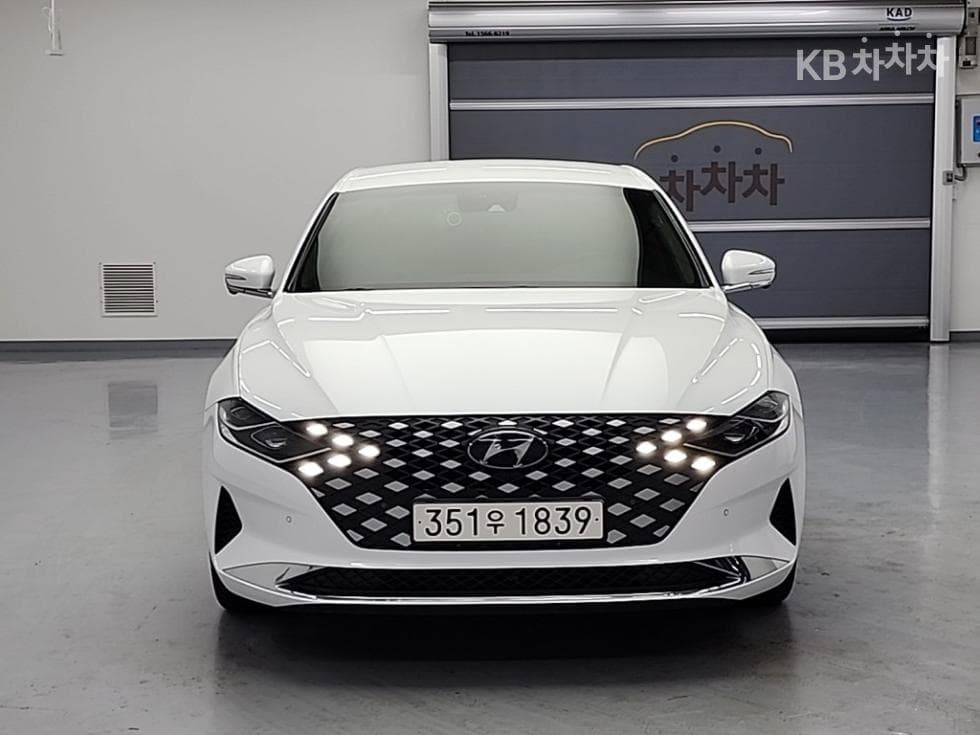 Хюндай The New (фейслифт) Grandeur (Azera) Хибрид2.4 Exclusive - 2