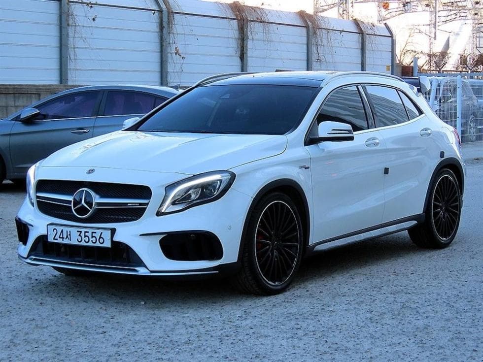 Mercedes-Benz GLA X156 GLA45 AMG 4매틱 - Image 1