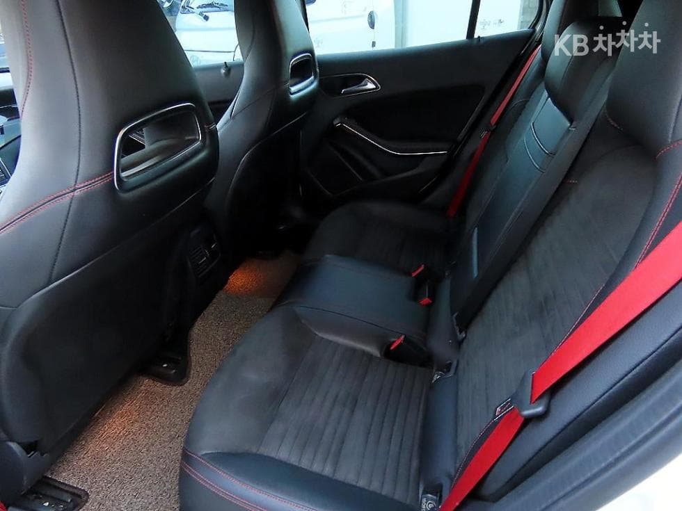 Mercedes-Benz GLA X156GLA45 AMG 4매틱 - 6
