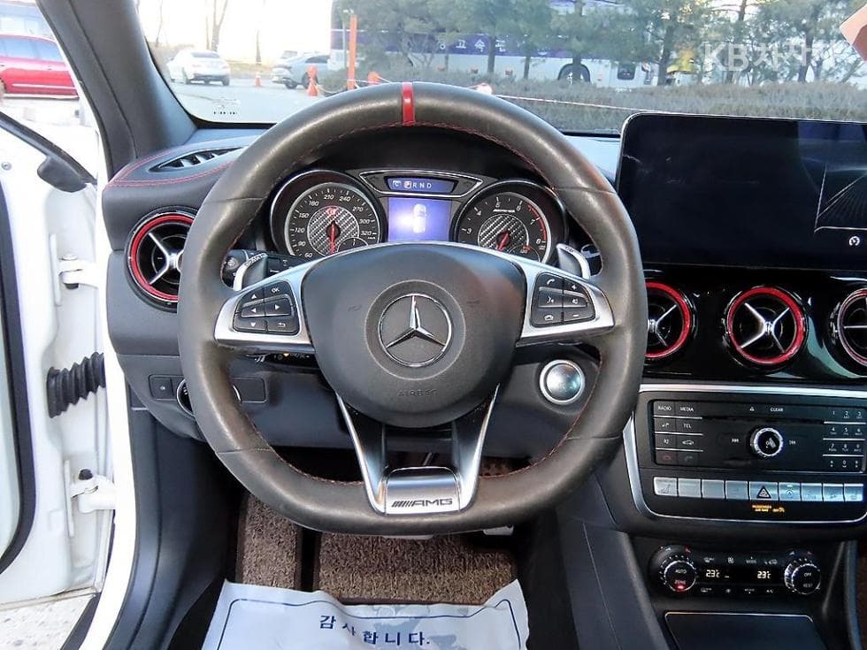Mercedes-Benz GLA X156GLA45 AMG 4매틱 - 8