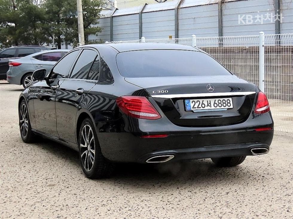 Mercedes-Benz E-Class (W213)E300 Avantgarde - 3