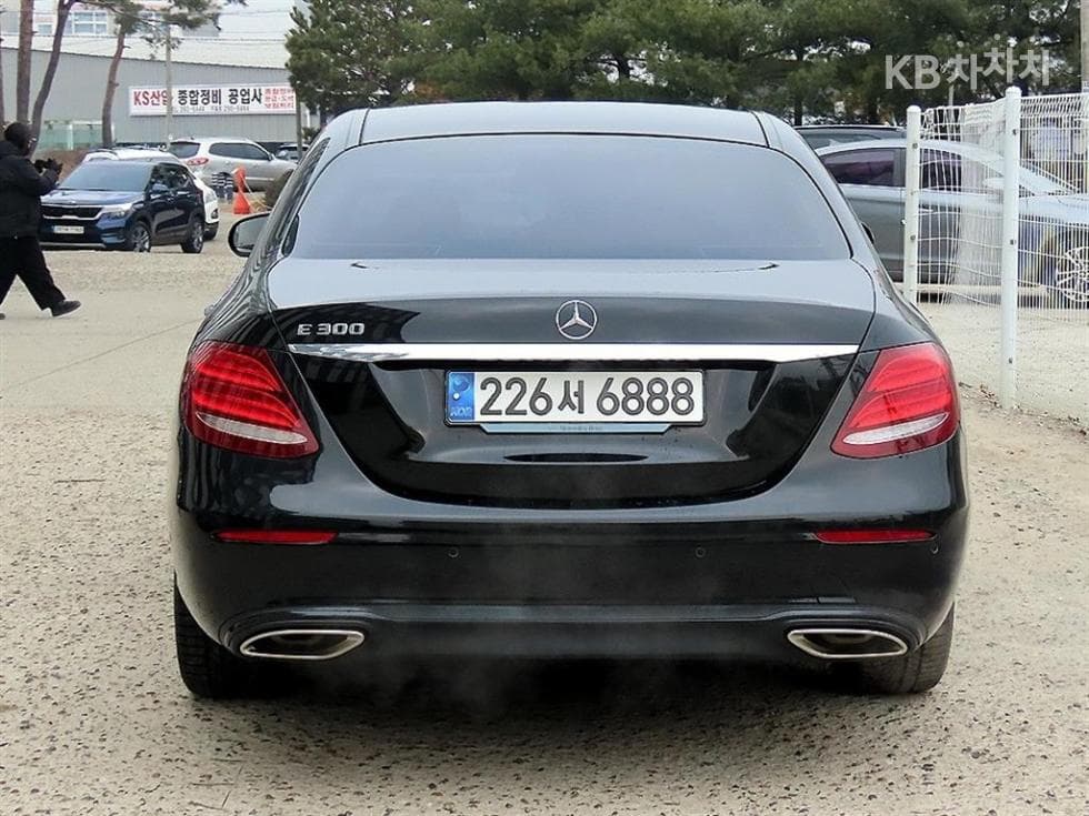 Mercedes-Benz E-Class (W213)E300 Avantgarde - 4