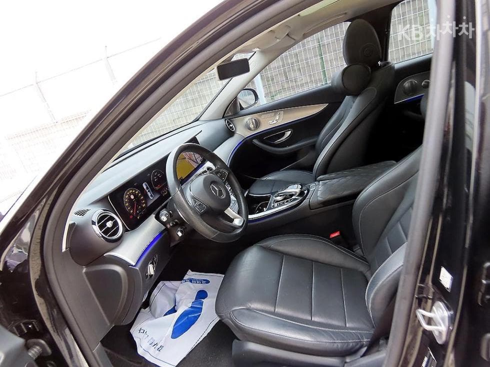 Mercedes-Benz E-Class (W213)E300 Avantgarde - 5