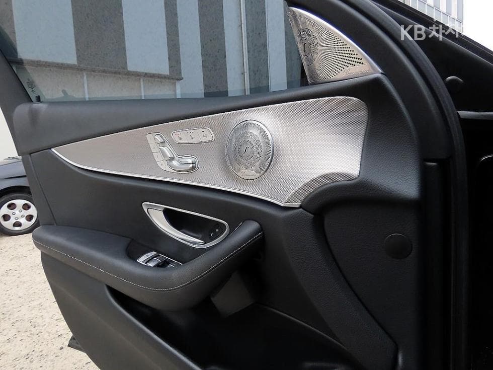 Mercedes-Benz E-Class (W213)E300 Avantgarde - 11