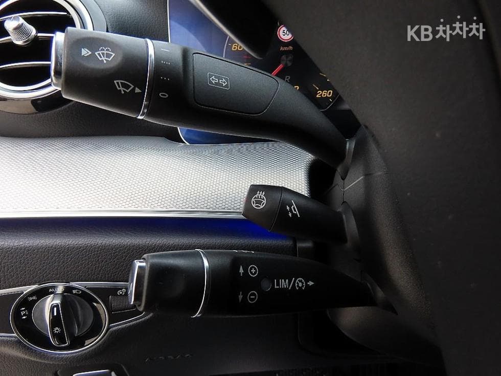 Mercedes-Benz E-Class (W213)E300 Avantgarde - 12