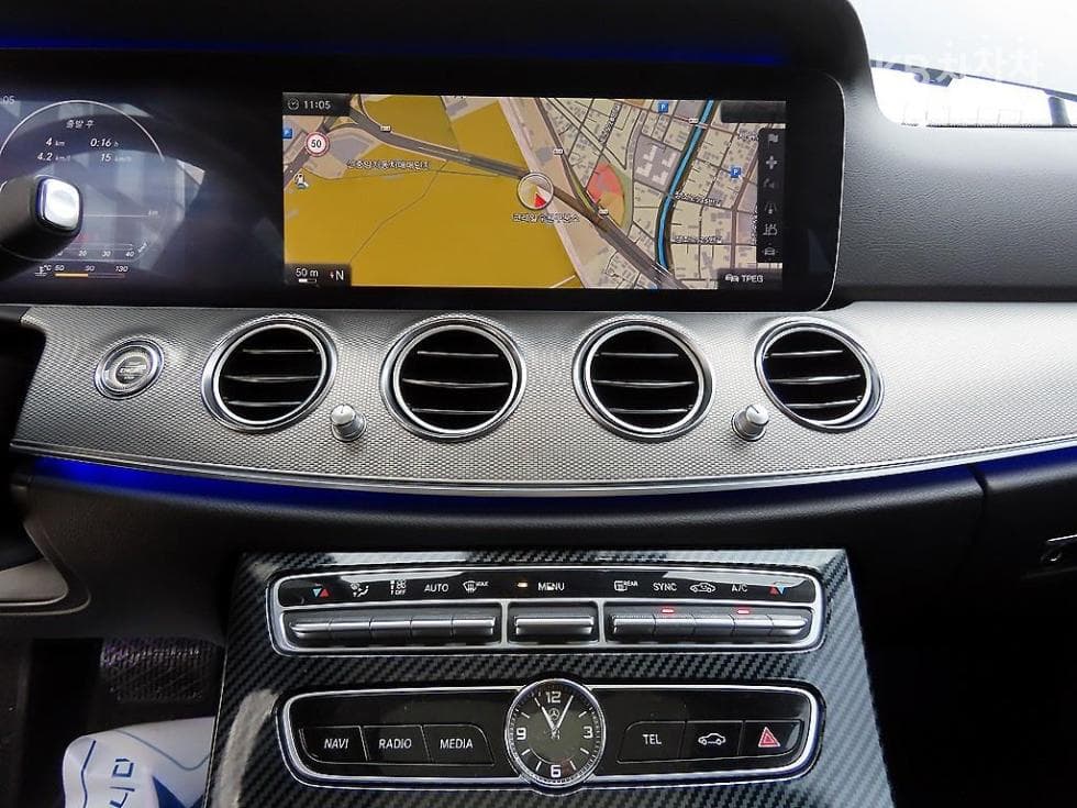 Mercedes-Benz E-Class (W213)E300 Avantgarde - 14