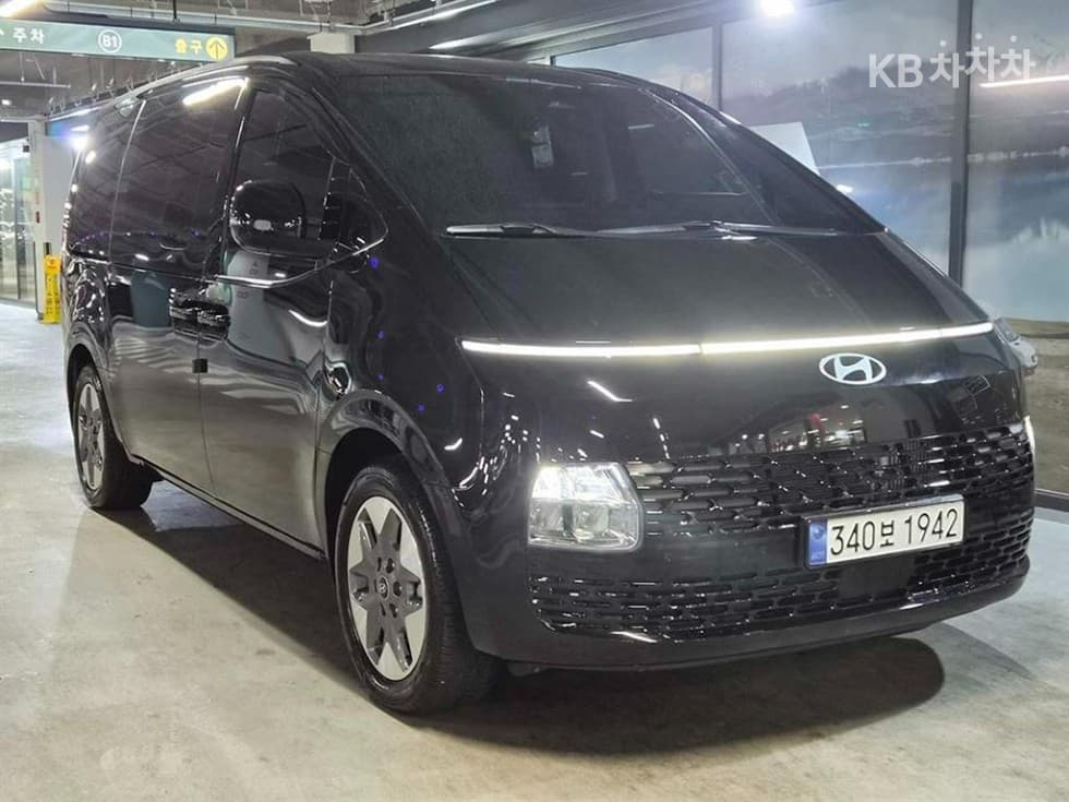 Hyundai Staria 2.2 Tourer 9 AWD Modern - Image 1