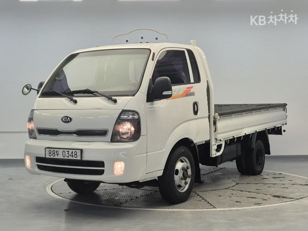 Киа Бонго 3 (лек) 1.2Тон Удължено междуосие Королевска кабина CRDi Престиж - Image 1