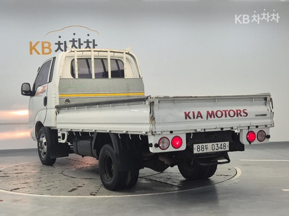 Киа Бонго 3 (лек)1.2Тон Удължено междуосие Королевска кабина CRDi Престиж - 2