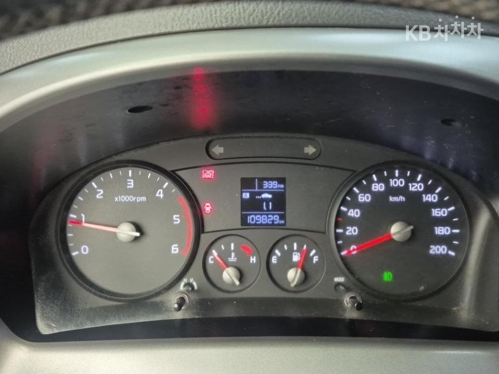 Киа Бонго 3 (лек)1.2Тон Удължено междуосие Королевска кабина CRDi Престиж - 6