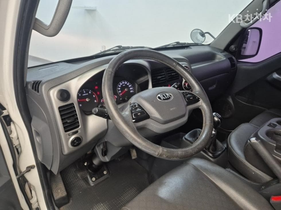 Киа Бонго 3 (лек)1.2Тон Удължено междуосие Королевска кабина CRDi Престиж - 7