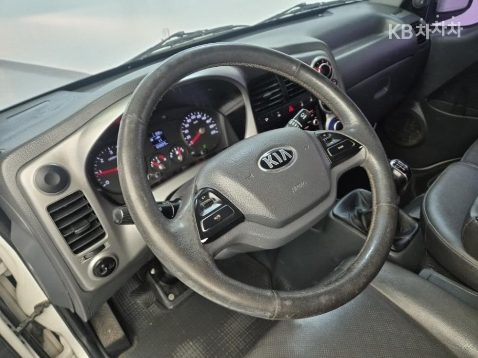 Киа Бонго 3 (лек)1.2Тон Удължено междуосие Королевска кабина CRDi Престиж - 9