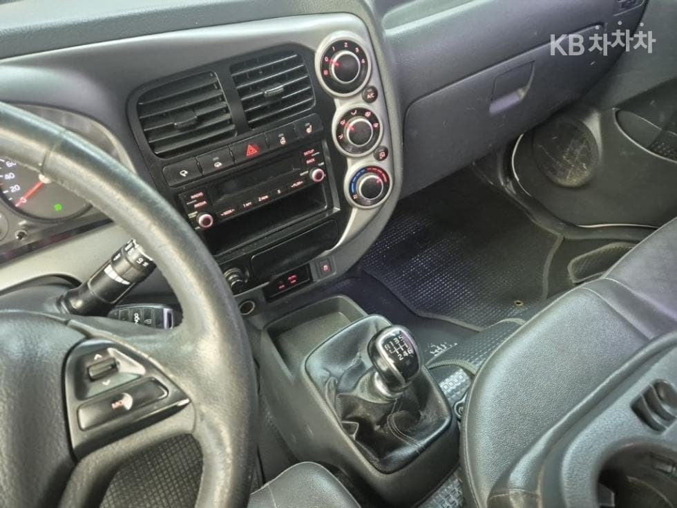 Киа Бонго 3 (лек)1.2Тон Удължено междуосие Королевска кабина CRDi Престиж - 10