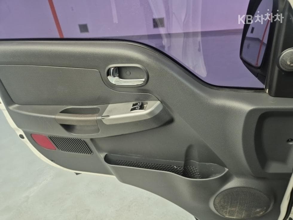 Киа Бонго 3 (лек)1.2Тон Удължено междуосие Королевска кабина CRDi Престиж - 15