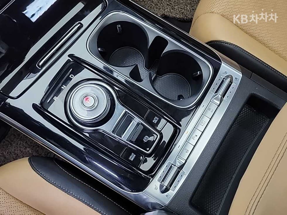 Kia Carnival 4th generationD2.2 9-seater Noblesse - 8