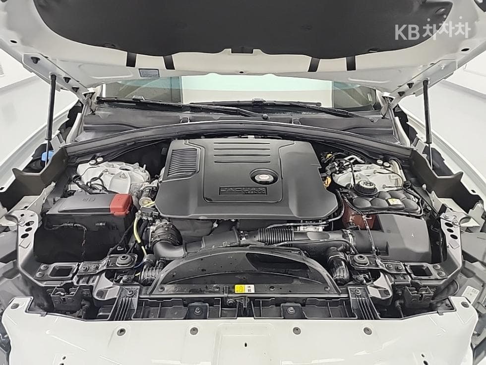 Jaguar F-PACED200 S - 5