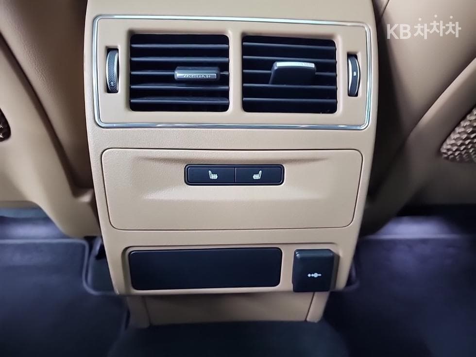 Jaguar F-PACED200 S - 13