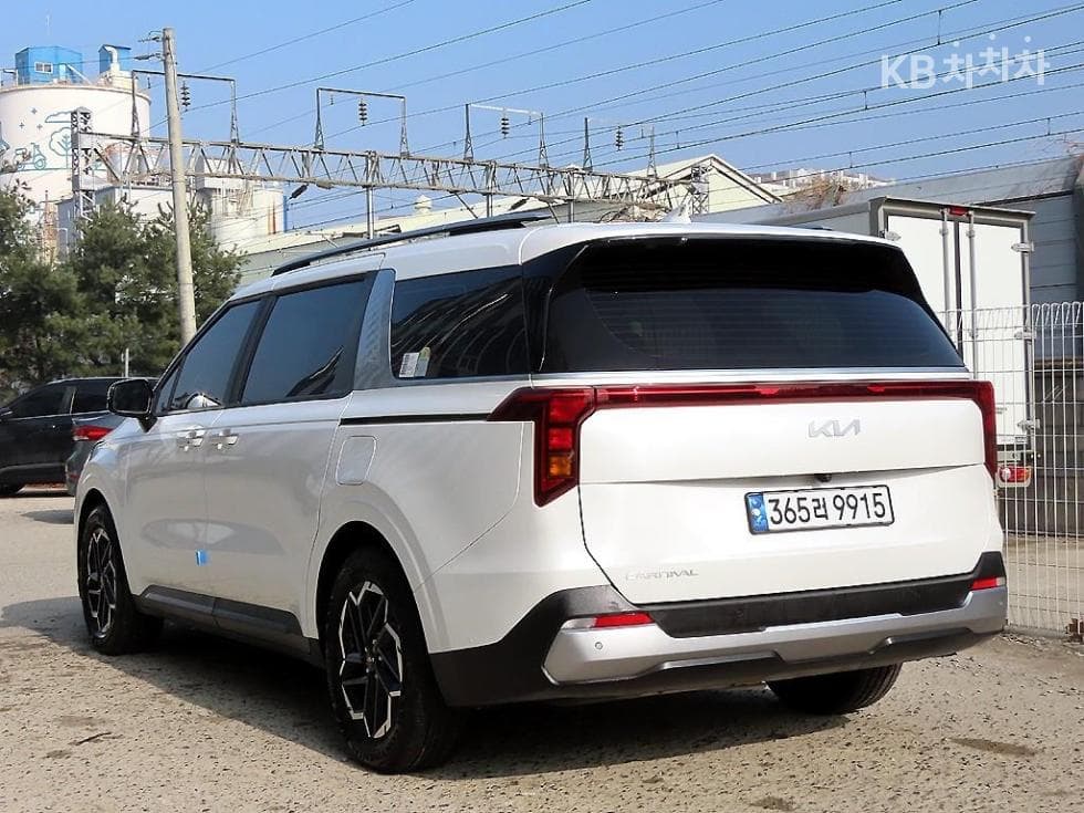 Киа The New (фейслифт) Канивал 4-то поколениеD2.2 9-местен Престиж - 3