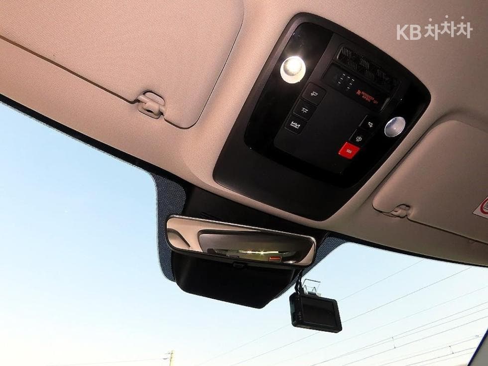 Киа The New (фейслифт) Канивал 4-то поколениеD2.2 9-местен Престиж - 17