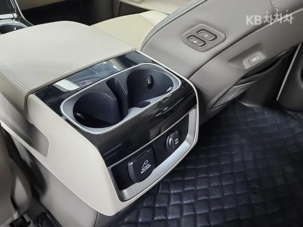 Kia Carnival 4th generationG3.5 GDI 7-seater (Limousine) Signature - 15