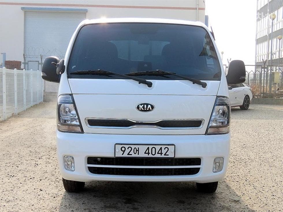 Киа The New (фейслифт) Бонго 3 (лек) 1 тон Двойна Кабина Удължено междуосие 2WD GL - Image 1