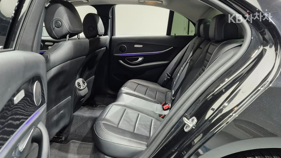 Mercedes-Benz E-Клас (W213)E220d Avantgarde - 10