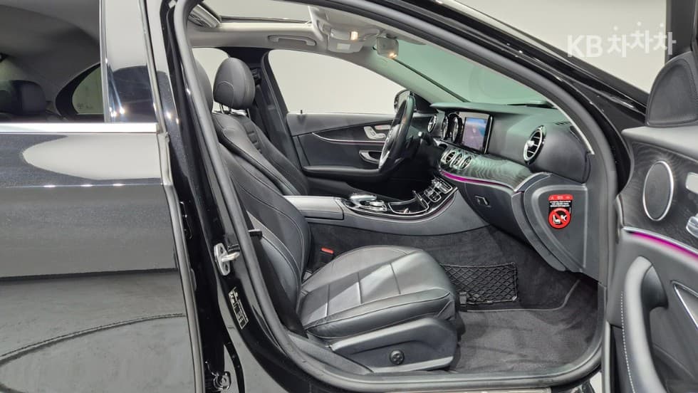 Mercedes-Benz E-Клас (W213)E220d Avantgarde - 12