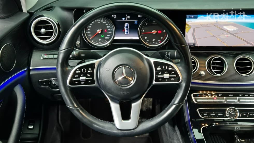 Mercedes-Benz E-Клас (W213)E220d Avantgarde - 14