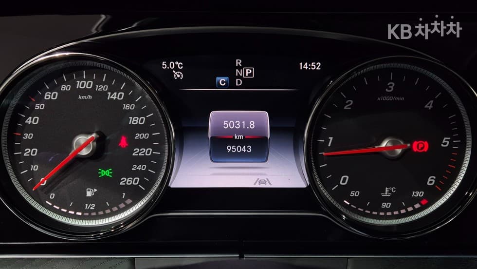 Mercedes-Benz E-Клас (W213)E220d Avantgarde - 5