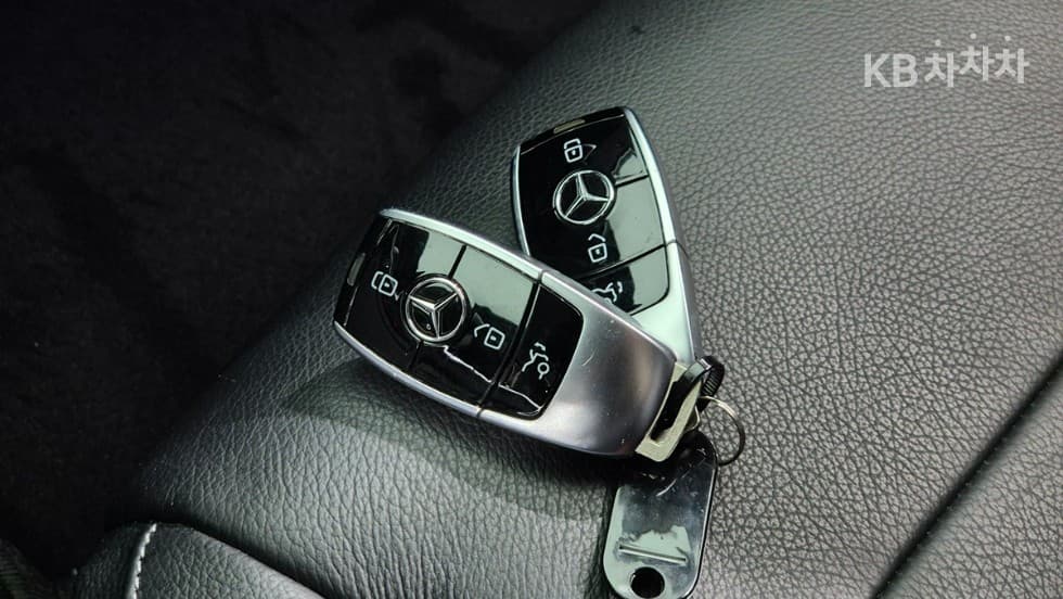 Mercedes-Benz E-Клас (W213)E220d Avantgarde - 19