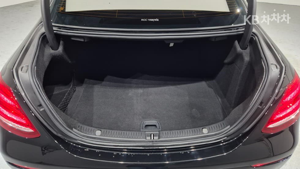 Mercedes-Benz E-Клас (W213)E220d Avantgarde - 24