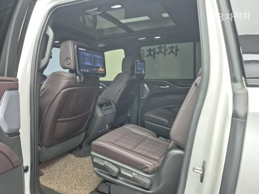 캐딜락 ESCALADE(5세대)6.2 V8 ESV Sport Platinum - 12