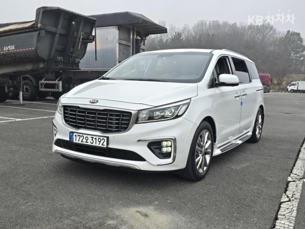 Киа The New (фейслифт) Канивал 7-местен (Лимузин) 2.2 Дизел Лимузин VIP - Image 1