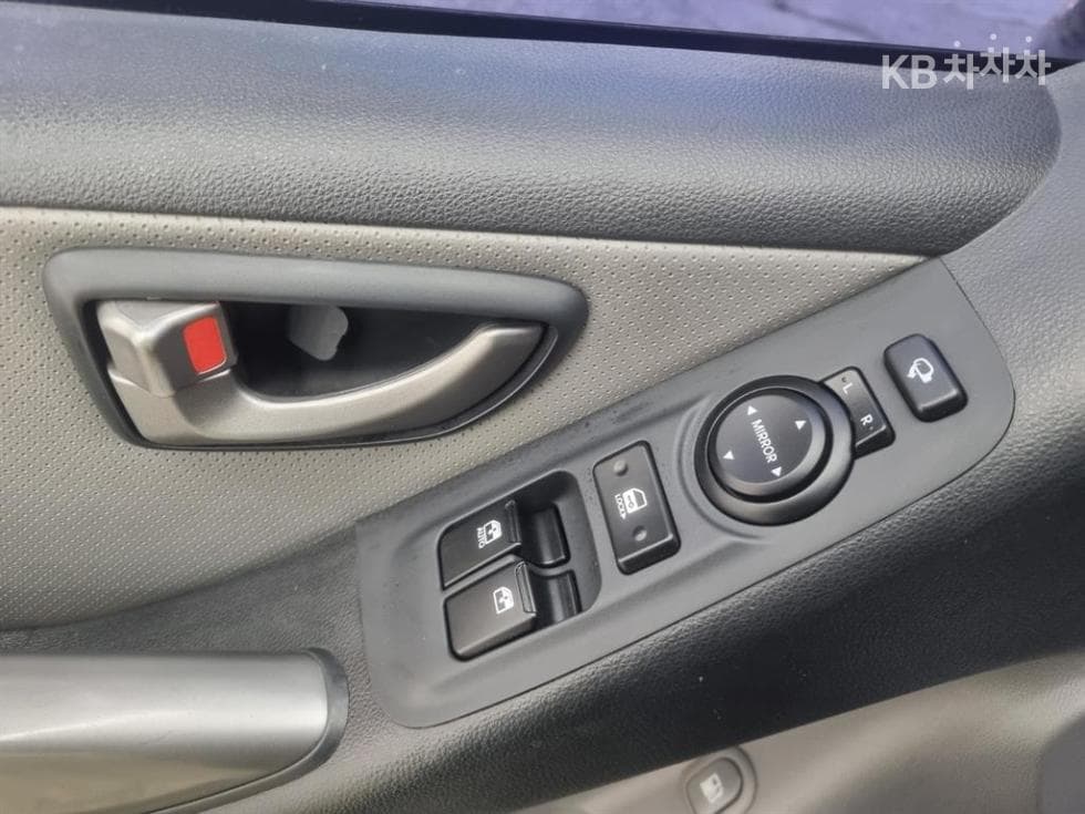 Хюндай The New (фейслифт) 그랜드 Star렉스Ван 5-местен Modern - 20