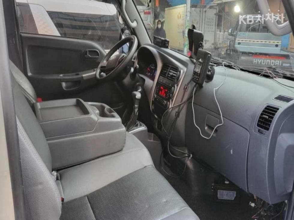 Киа The New (фейслифт) Бонго 3 (лек)냉동Товарна надстройка차 1 тон 저상형 Королевска кабина Удължено междуосие LБазов - 6