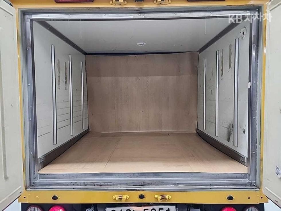Киа The New (фейслифт) Бонго 3 (лек)냉동Товарна надстройка차 1 тон 저상형 Королевска кабина Удължено междуосие LБазов - 5