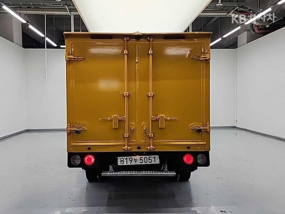 Киа The New (фейслифт) Бонго 3 (лек)냉동Товарна надстройка차 1 тон 저상형 Королевска кабина Удължено междуосие LБазов - 3