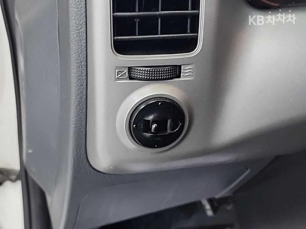 Киа The New (фейслифт) Бонго 3 (лек)냉동Товарна надстройка차 1 тон 저상형 Королевска кабина Удължено междуосие LБазов - 12