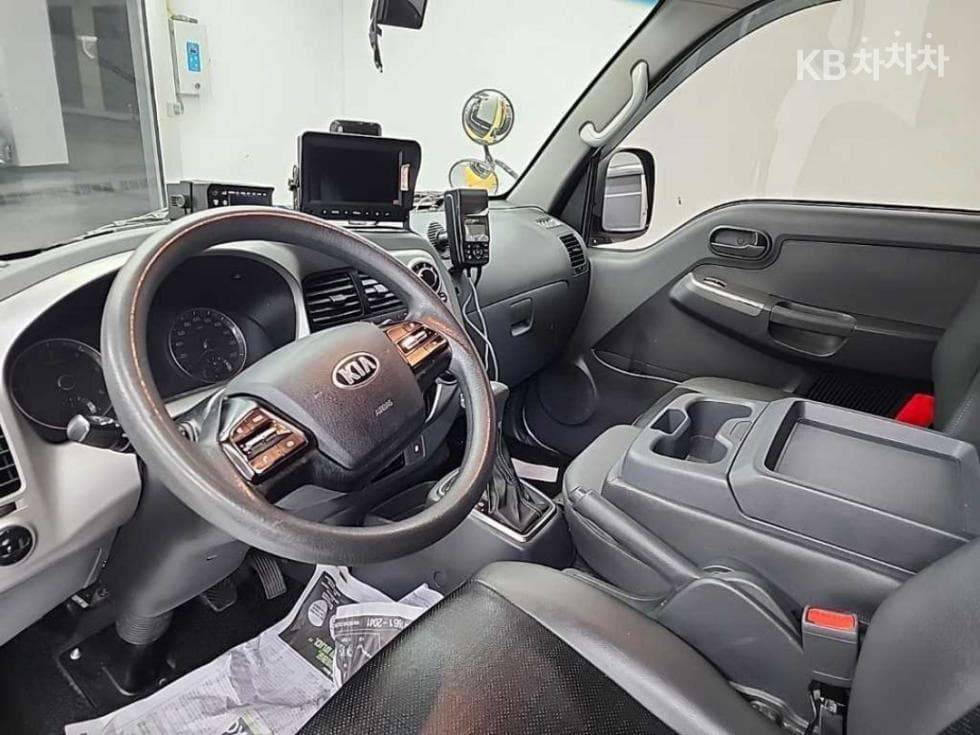 Киа The New (фейслифт) Бонго 3 (лек)냉동Товарна надстройка차 1 тон 저상형 Королевска кабина Удължено междуосие LБазов - 16