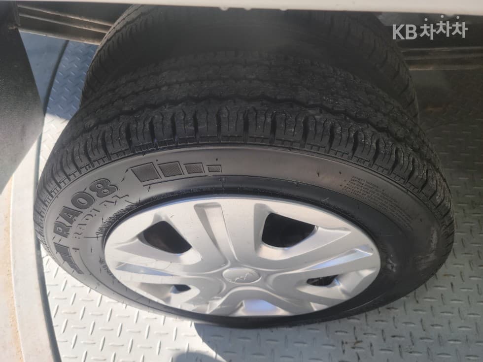 Киа The New (фейслифт) Бонго 3 (лек) EVBox Truck 1 тон 저상형 Королевска кабина Удължено междуосие Стандартен - 18