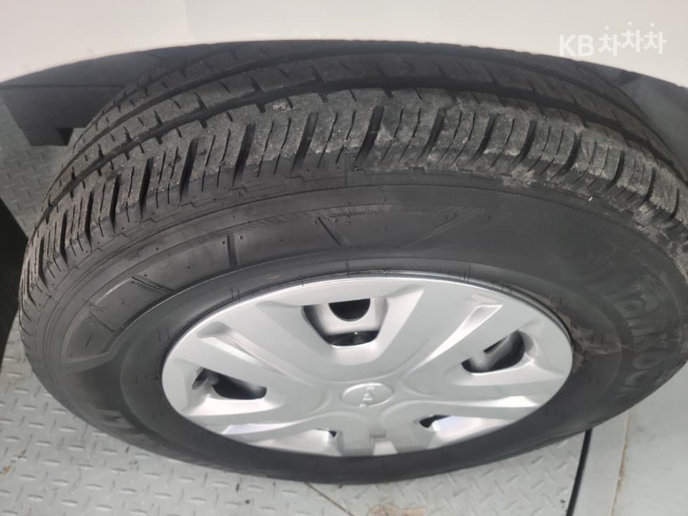 Киа The New (фейслифт) Бонго 3 (лек) EVBox Truck 1 тон 저상형 Королевска кабина Удължено междуосие Стандартен - 17