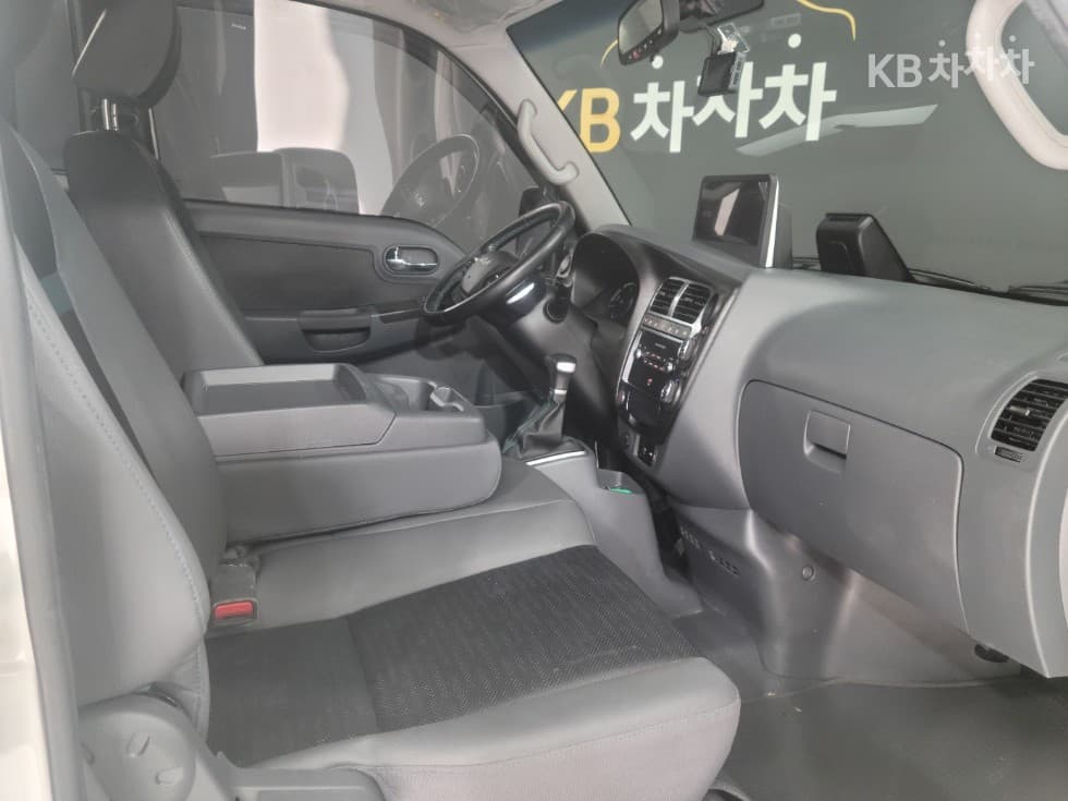 Киа The New (фейслифт) Бонго 3 (лек) EVBox Truck 1 тон 저상형 Королевска кабина Удължено междуосие Стандартен - 15