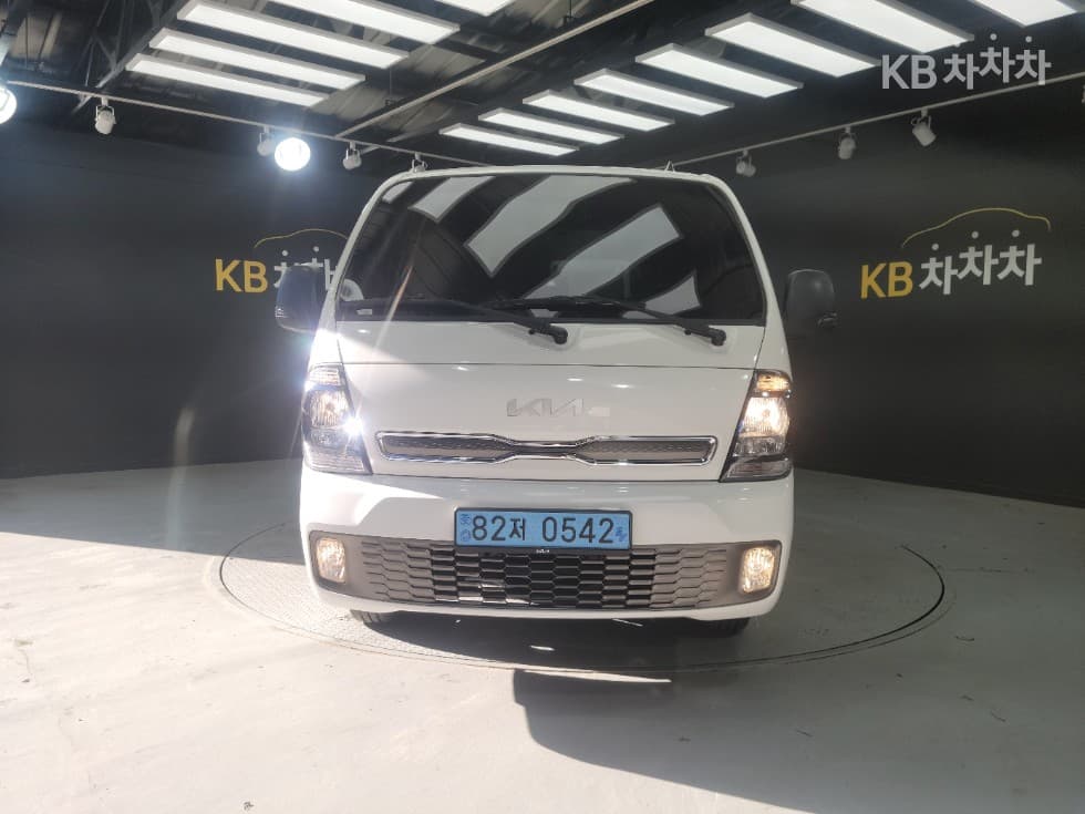 Киа The New (фейслифт) Бонго 3 (лек) EVBox Truck 1 тон 저상형 Королевска кабина Удължено междуосие Стандартен