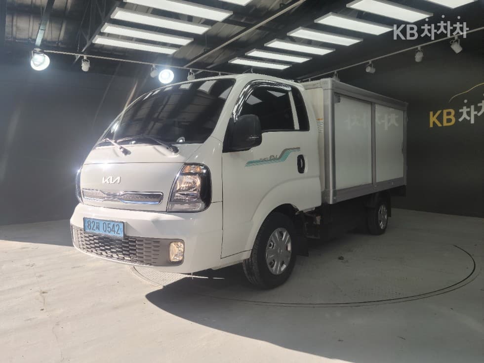 Киа The New (фейслифт) Бонго 3 (лек) EV Box Truck 1 тон 저상형 Королевска кабина Удължено междуосие Стандартен - Image 1