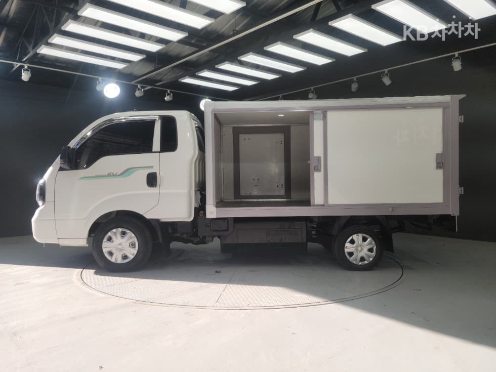 Киа The New (фейслифт) Бонго 3 (лек) EVBox Truck 1 тон 저상형 Королевска кабина Удължено междуосие Стандартен - 3