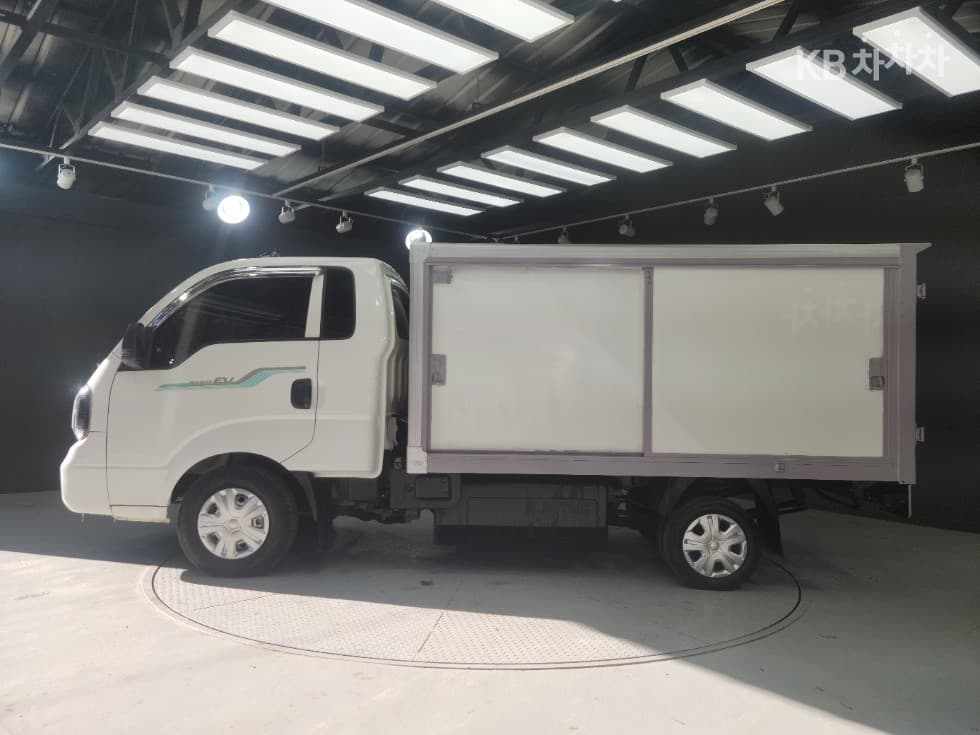 Киа The New (фейслифт) Бонго 3 (лек) EVBox Truck 1 тон 저상형 Королевска кабина Удължено междуосие Стандартен - 4