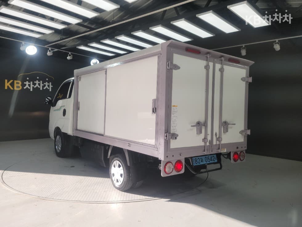 Киа The New (фейслифт) Бонго 3 (лек) EVBox Truck 1 тон 저상형 Королевска кабина Удължено междуосие Стандартен - 6