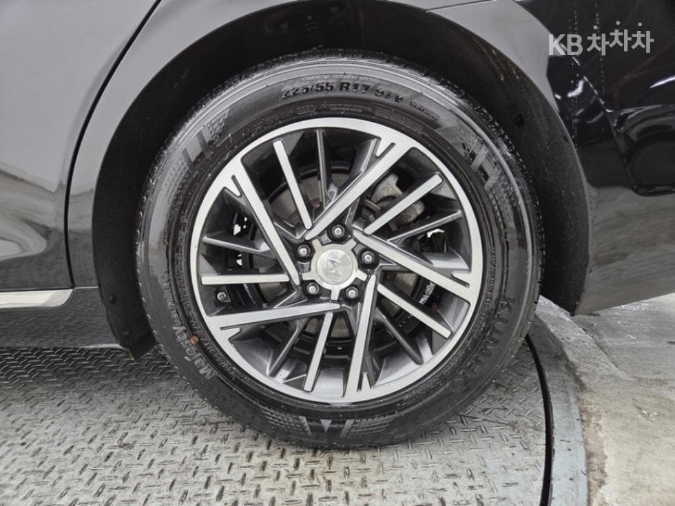 Hyundai The New (facelift) Grandeur (Azera)LPi 3.0 Rental car Modern - 6