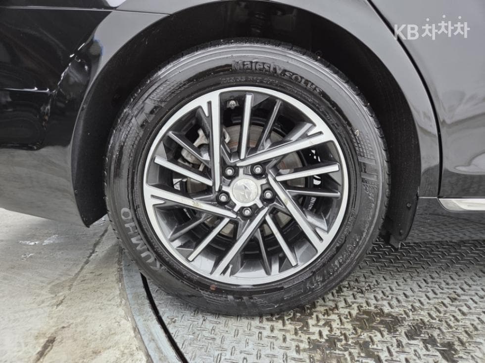 Hyundai The New (facelift) Grandeur (Azera)LPi 3.0 Rental car Modern - 8